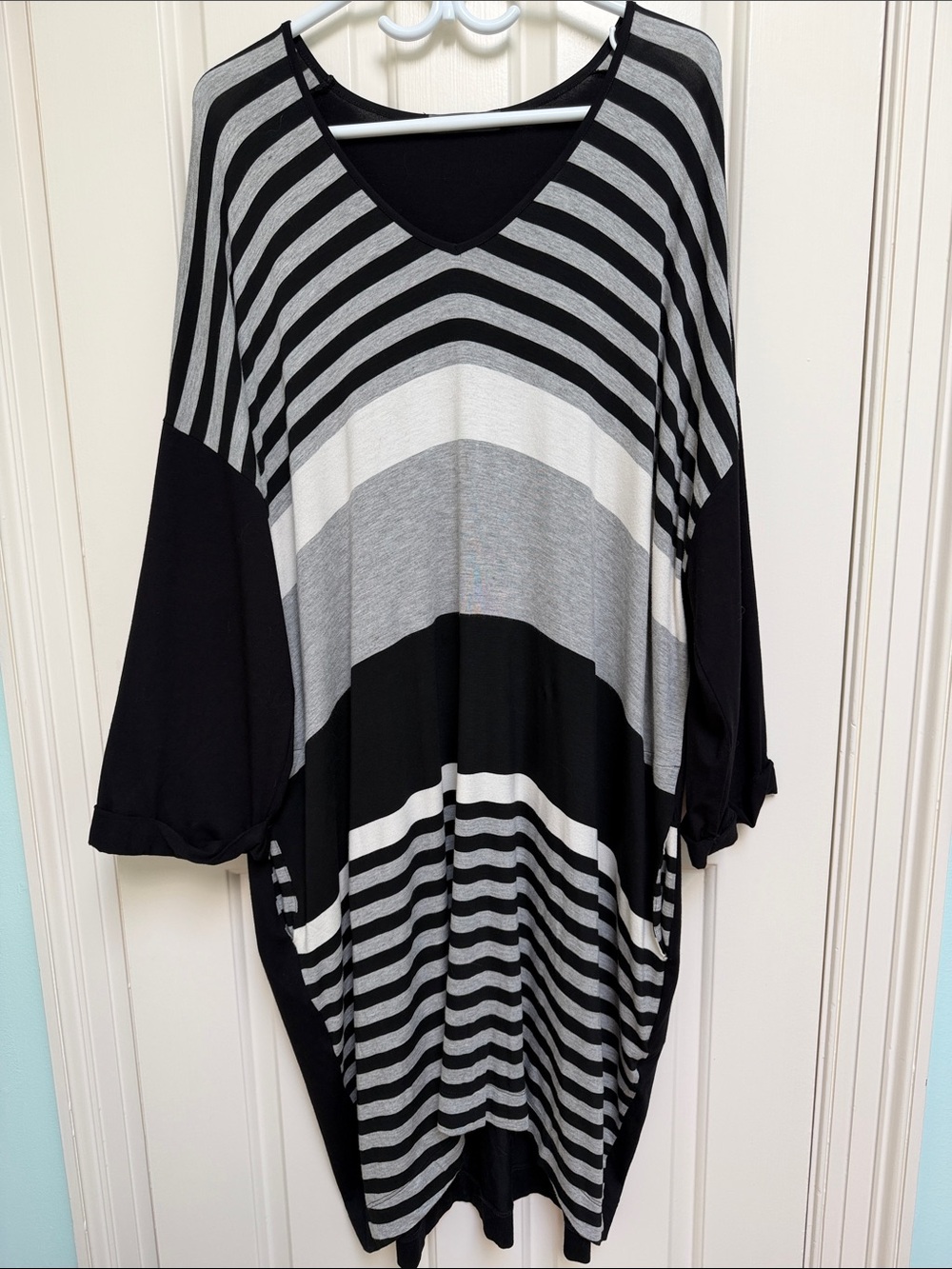 ALEMBIKA sz M contrast stripe midi knit dress gray ivory black w pockets!